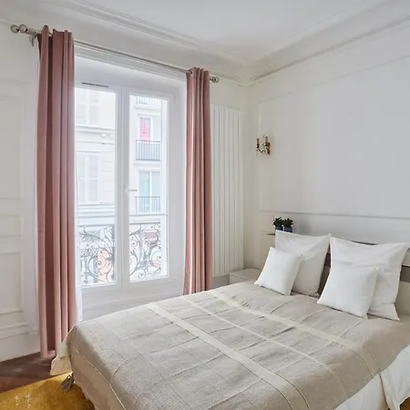 Champs-elysees 2 Bedrooms Haussman Luxury شقة *